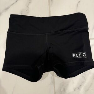EUC Fleo black 3.25 short size small. Barely worn and style no longer available